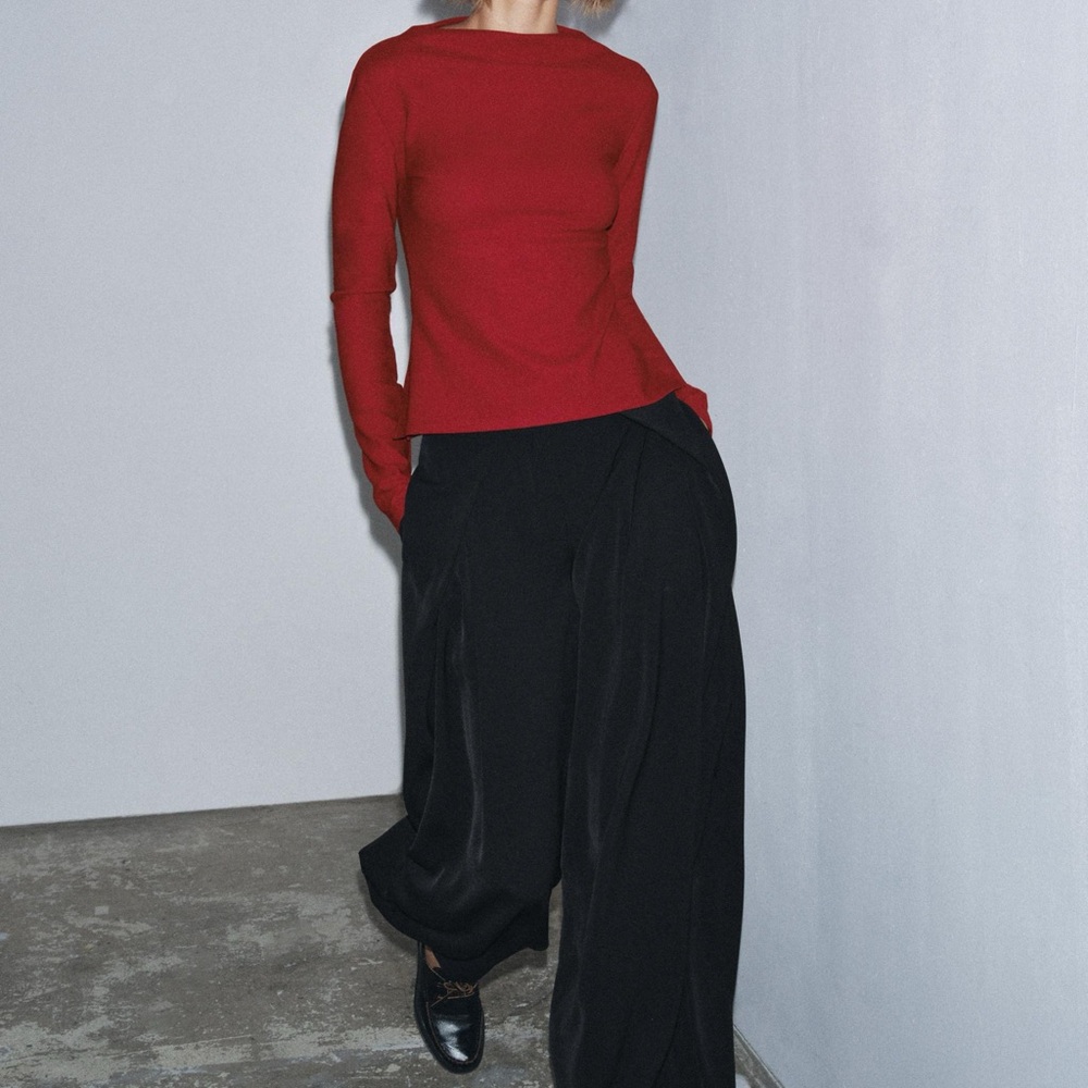 NEW Zara Crepe Mock Neck Long Sleeve T-shirt in Red - Small